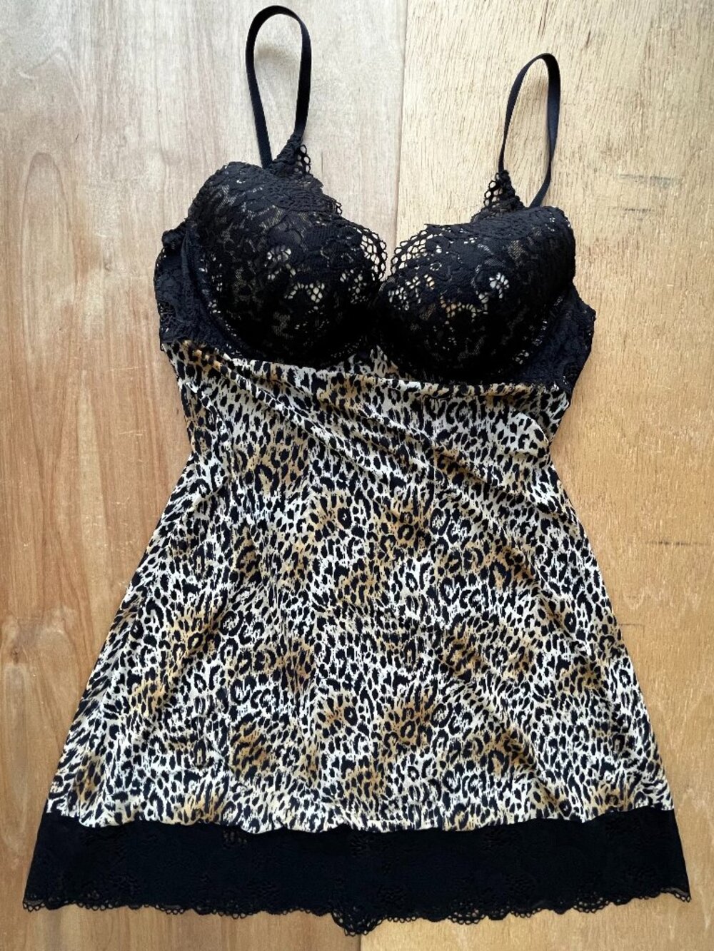 VICTORIA’S SECRET CHEETAH PRINT SILVER TAB PADDED SLIP Women’s sz 34B Black Lace